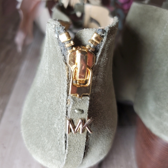 Michael Kors Elsie Cutout Suede Open Toe Booties Olive Green Women's Size 9M NEW - Picture 6 of 16